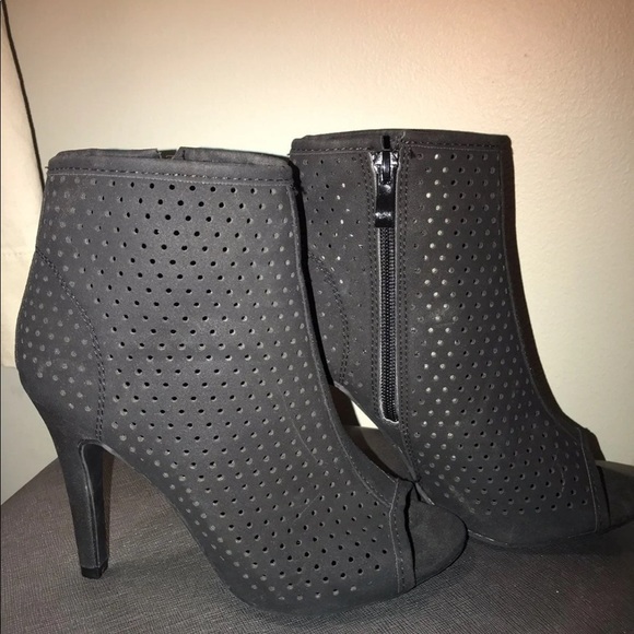 Black Open Toed High Heels - Picture 4 of 7